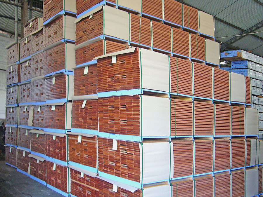 Bangkirai Holz höchste Qualität des DeCon Wood Sortiments